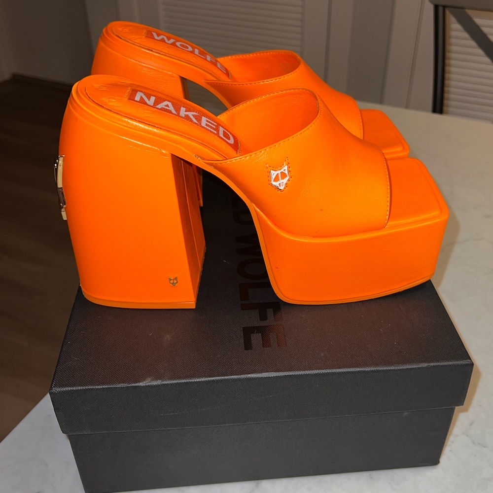 100% authentic naked Wolfe platforms// comes with box and dust bag! Worn once.